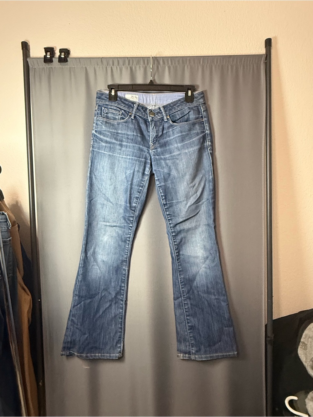 DL1961 Women's Flared Jeans in Medium Blue Wash